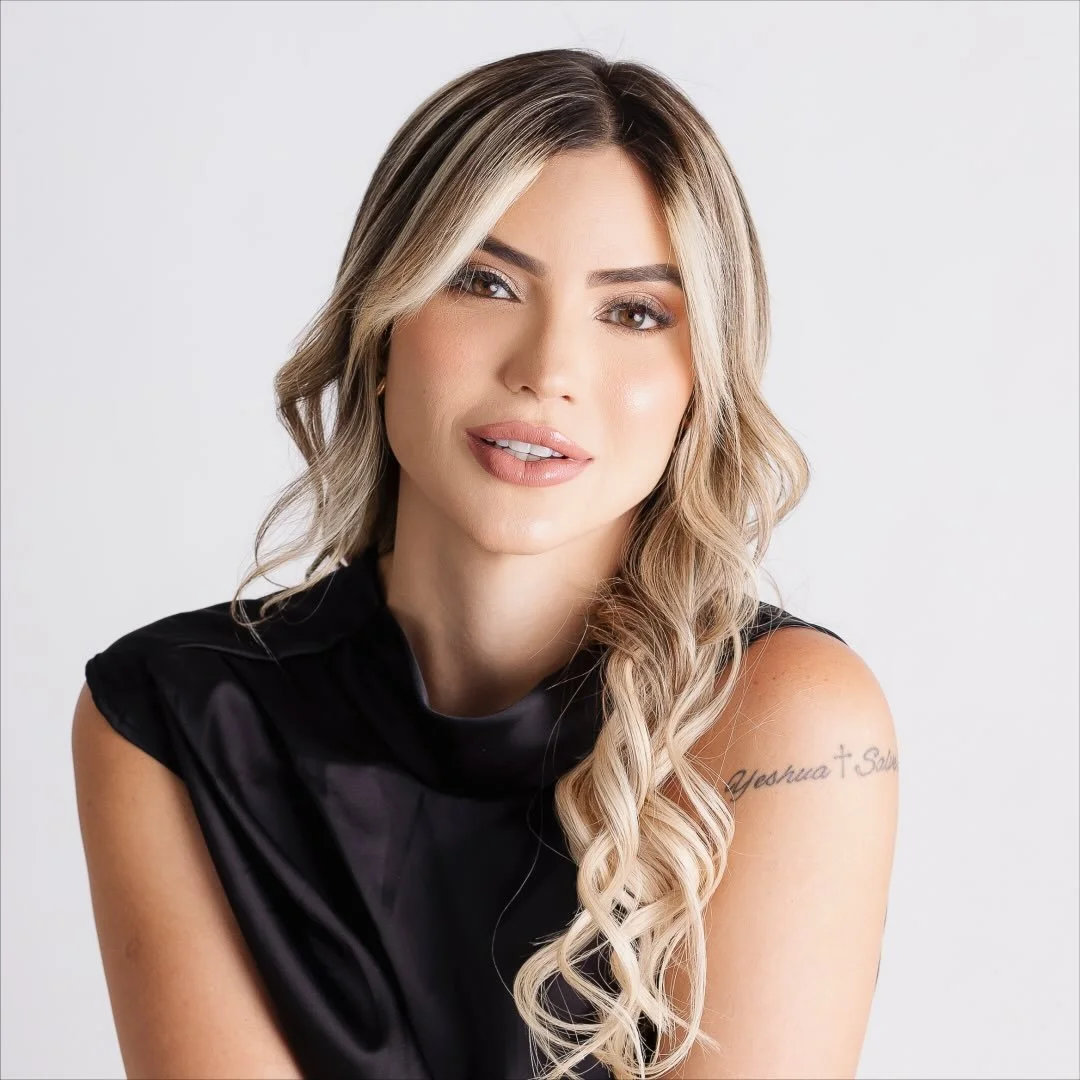 Dra. Amanda Garcia, especialista em estética avançada com atendimento em Itaúna e Pará de Minas